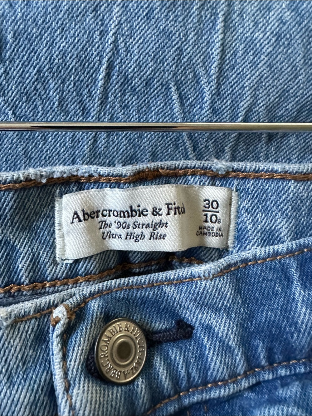 Abercrombie Ultra High Rise 90s Straight Jean - Picture 4 of 4